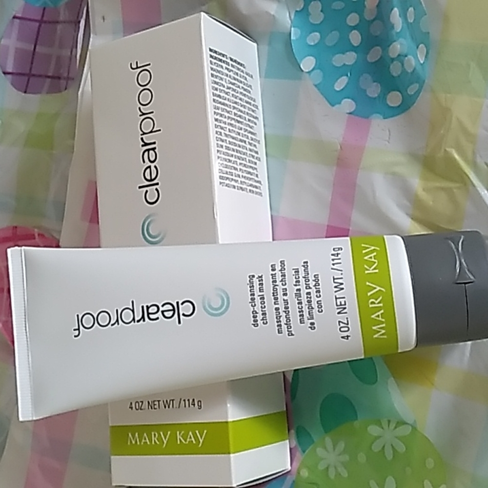 Deep Cleansing Charcoal mask. (MaryKay Best seller)